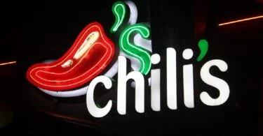 Chili's Big Crispy 3 for Me — $10.99에 치킨 샌드위치, 감자튀김, 음료 포함